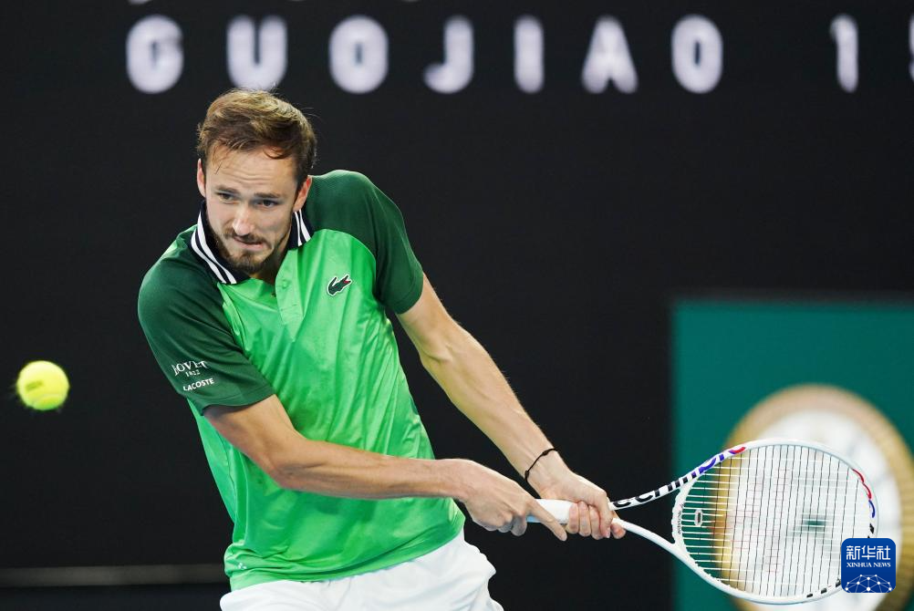 实现三连冠 实现三连冠