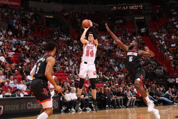 够在首节比 够在首节比